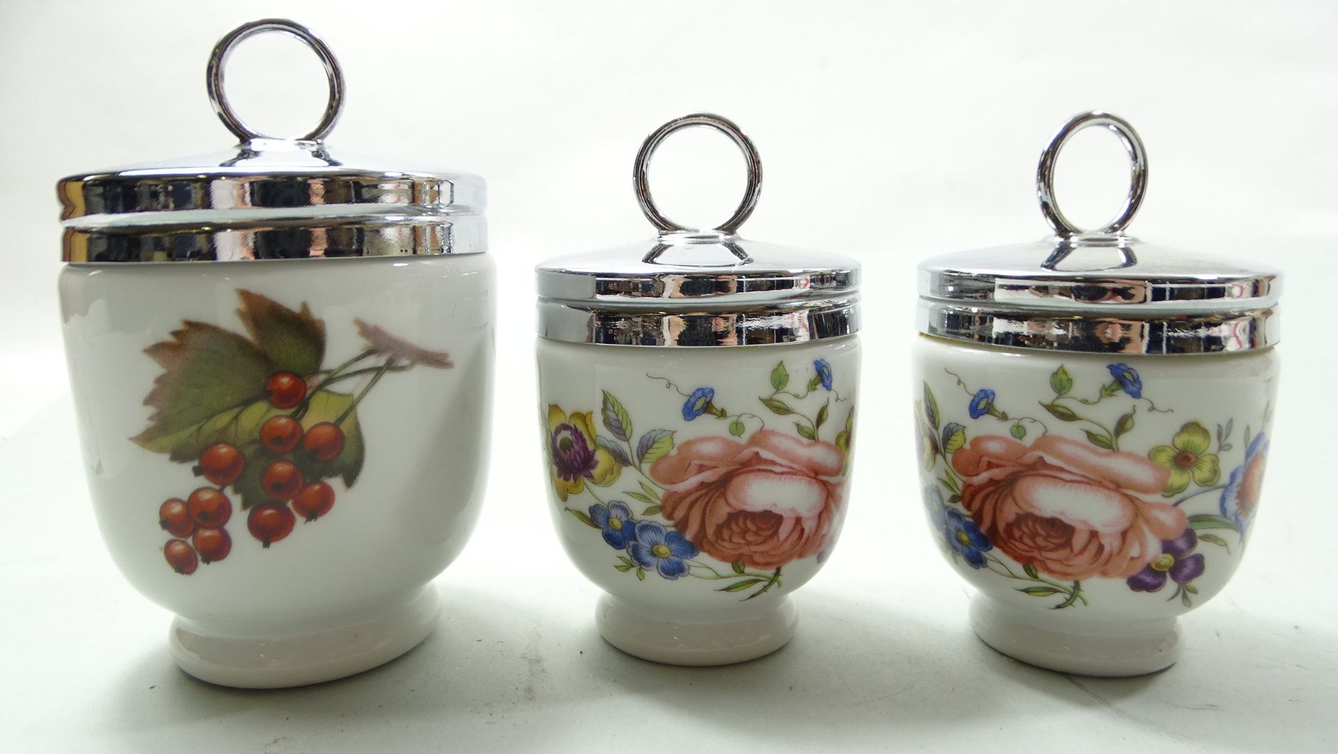 3 Egg Coddler, Royal Worcester, H. 9 und 10 cm, leichte Altersspuren