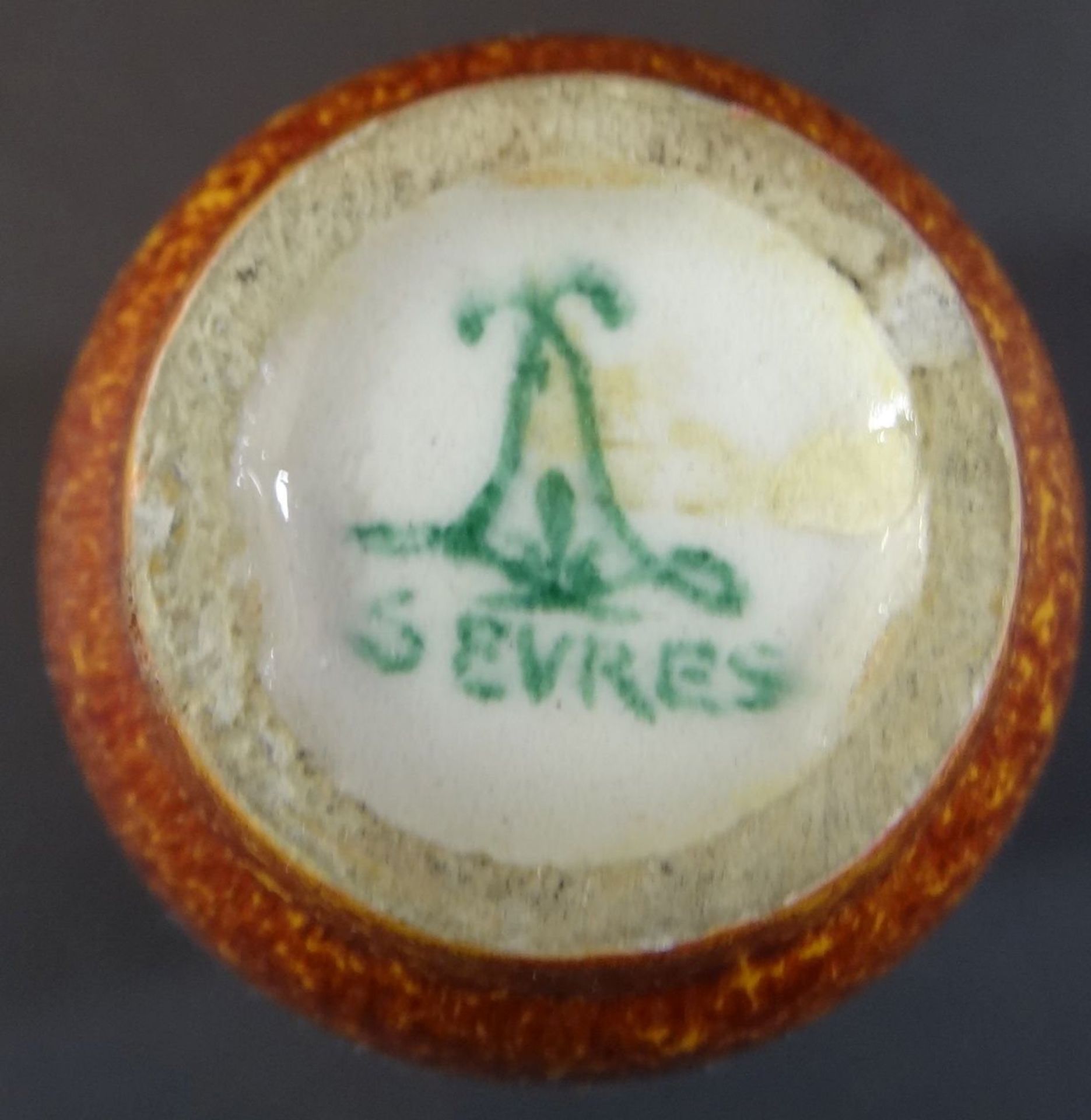 kl. Jugendstilvase "Sevres", vergoldete Bronzemontur, H-8 cm, minim. Abplatzer am Rand und feiner A - Bild 4 aus 4