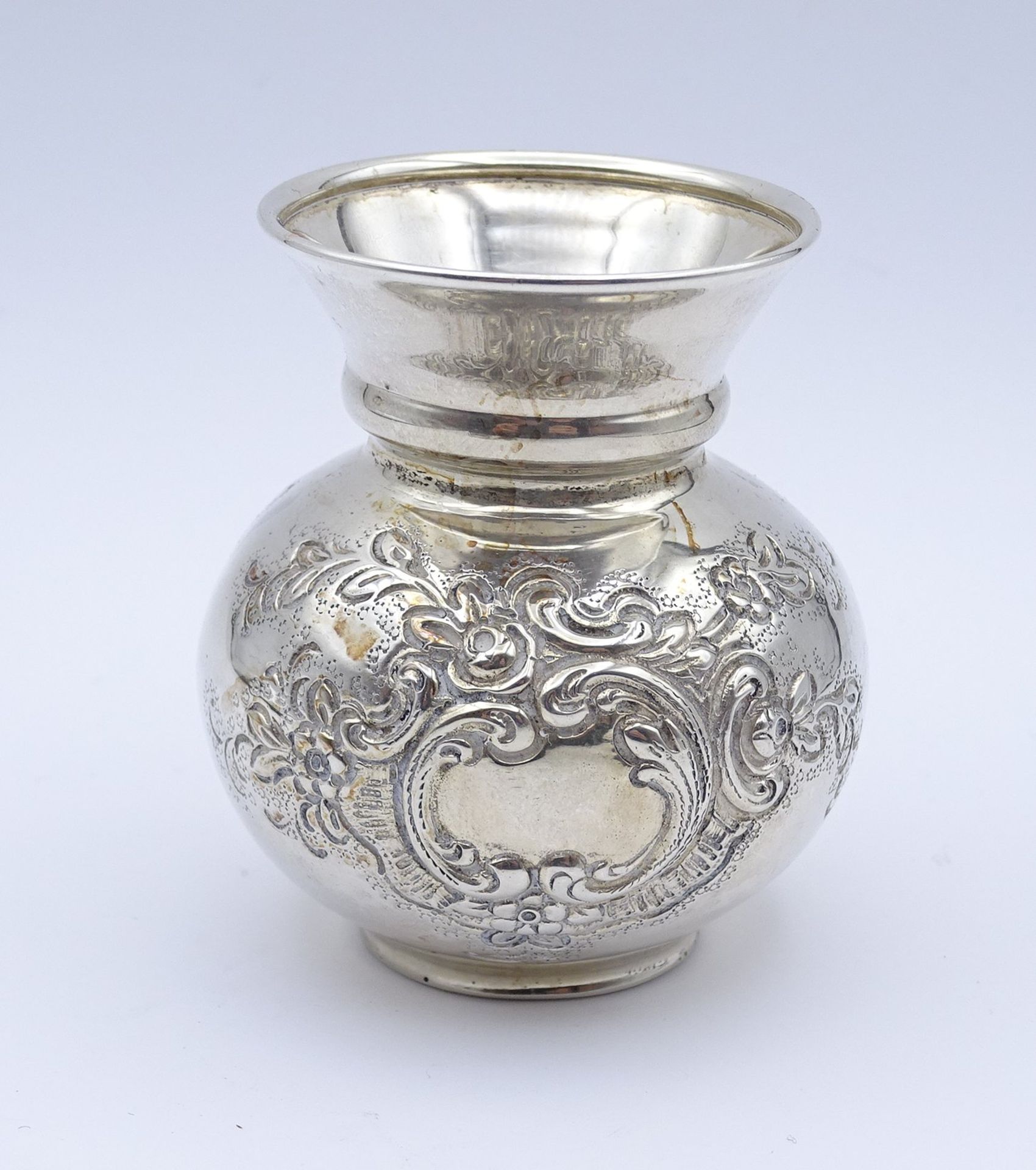 kl. Silber Vase mit florale Verzierungen, Silber 0.835, H- 6,5cm, 88,9g. - Bild 3 aus 6