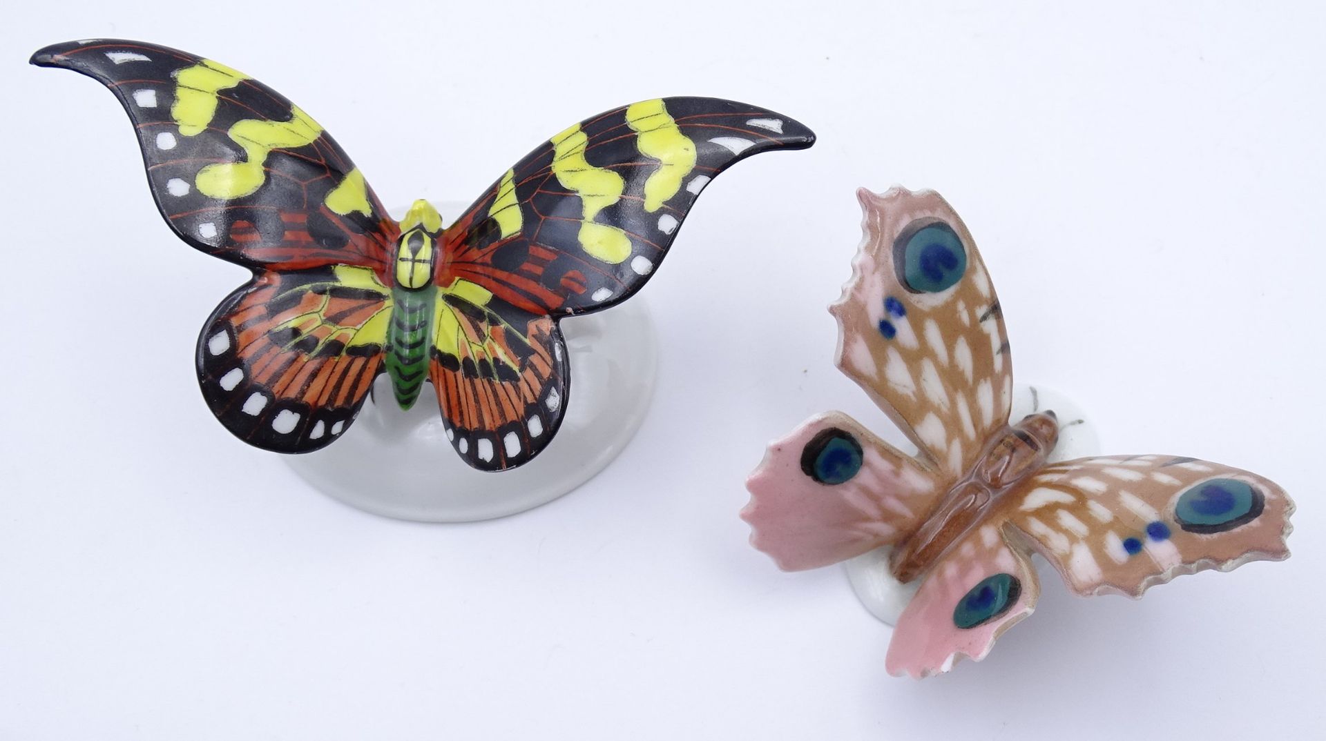 2 bemalte Porzellan Schmetterlinge, Rosenthal und ENS, Größter 5 x 10cm