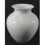 gr. Vase "Hutschenreuther" weiss, H-22 cm