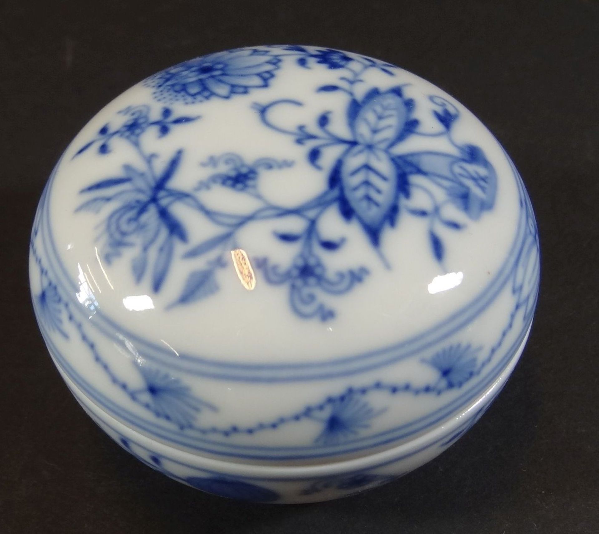 Deckeldose "Meissen" Zwiebelmuster, H-4,5 cm, D-7 cm