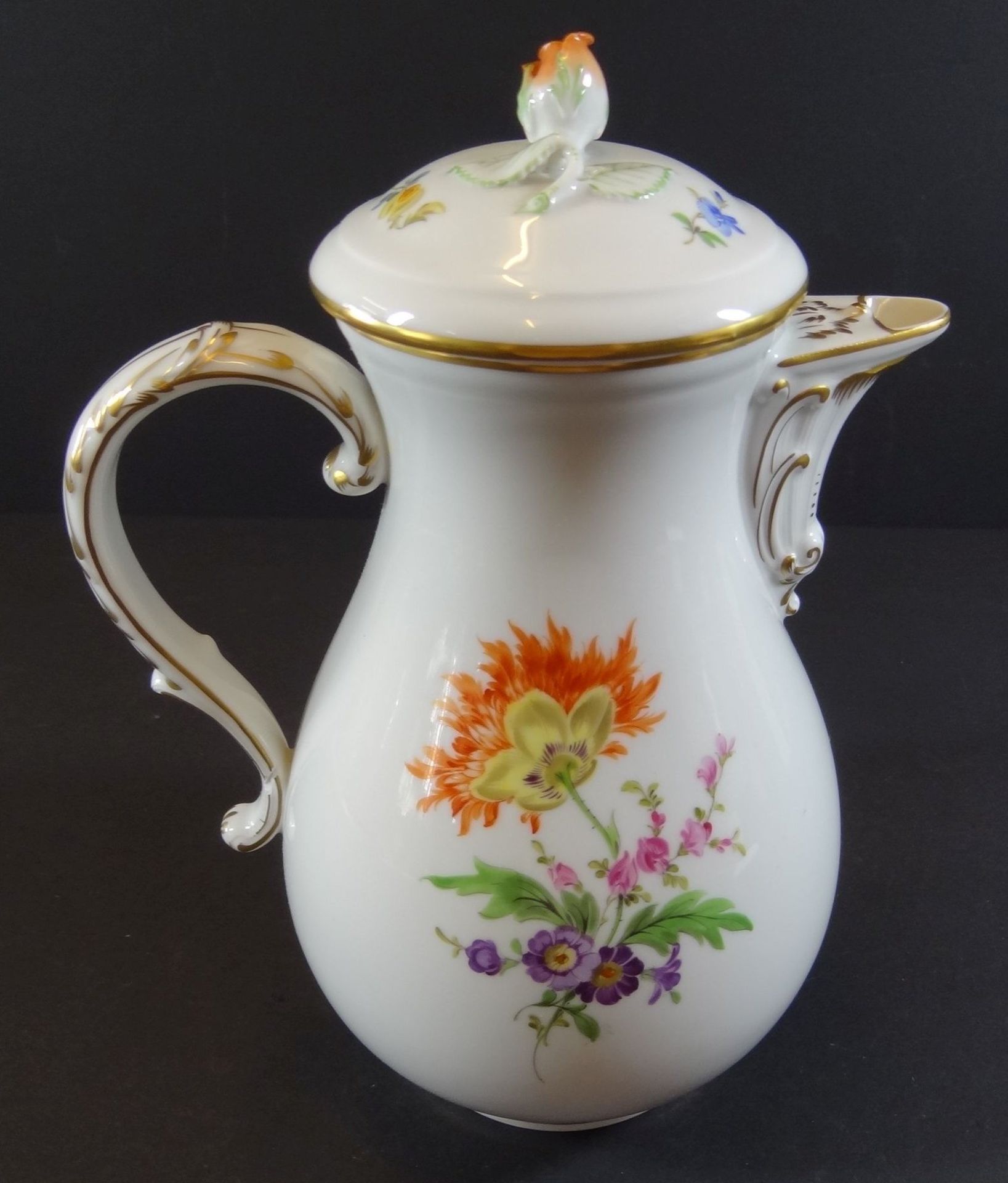 Kaffeekanne "Meissen" Bunte Blume, H-22 cm, Schwerter durchschliffen, feiner Haarriss, Deckel innen - Bild 2 aus 8