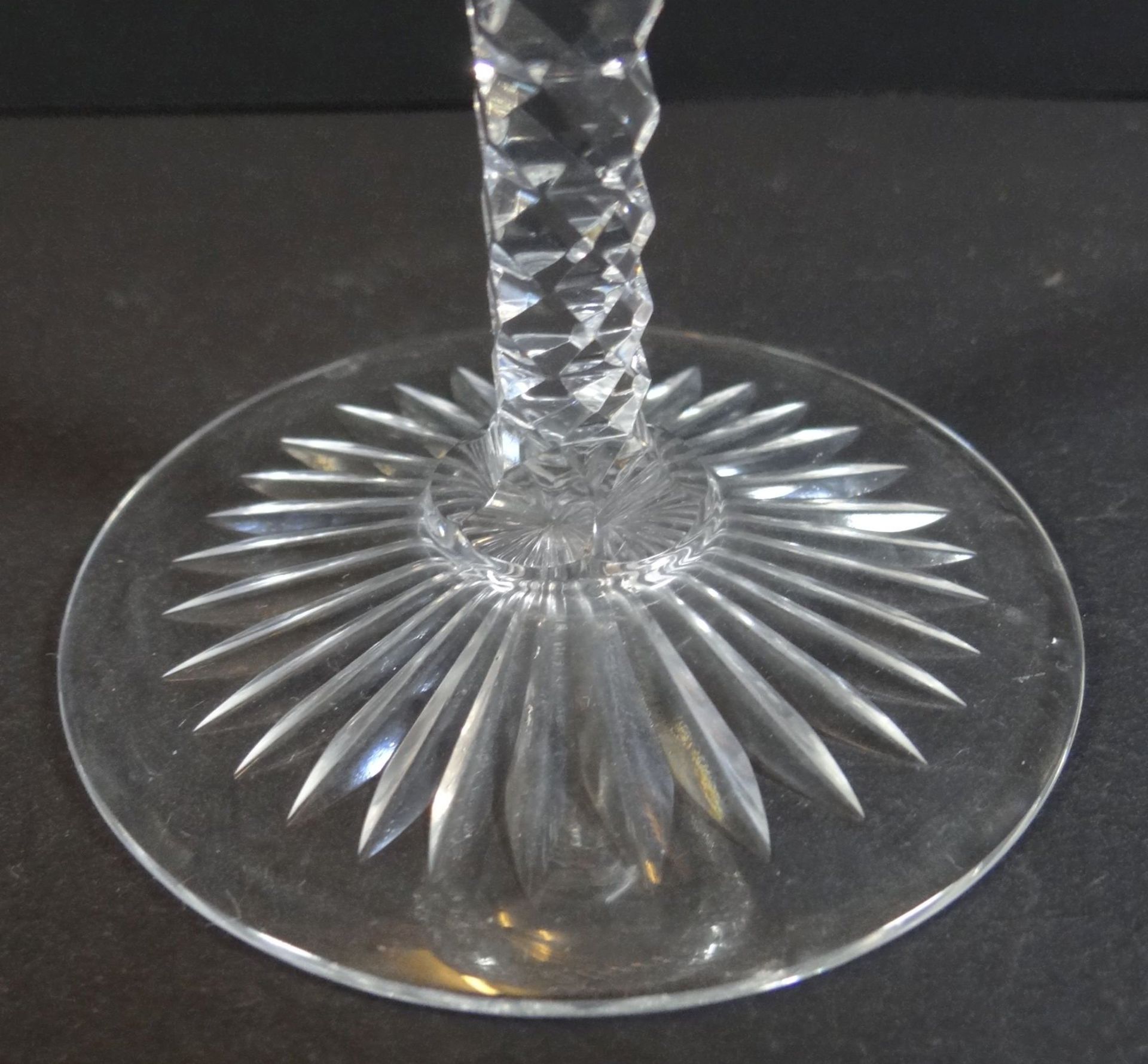 Weinglas mit Rautenmuster, beschliffen, H-16 cm - Bild 3 aus 3