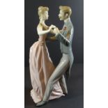 gr. Figur "Lladro" tanzendes Paar , bemalt, H-31 cm, Mod.Nr. 1372