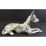 grosse liegende Dogge "Lladro", H-16 cm, L-31 cm