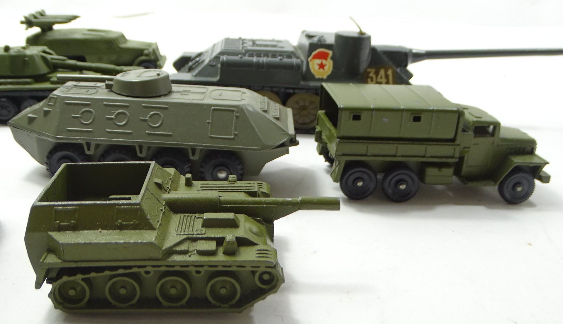 12 Panzer- bzw. Militärfahrzeugmodelle, Metall, größter Panzer: L. 23 cm, B. 7 cm, mit Altersspuren - Bild 3 aus 6