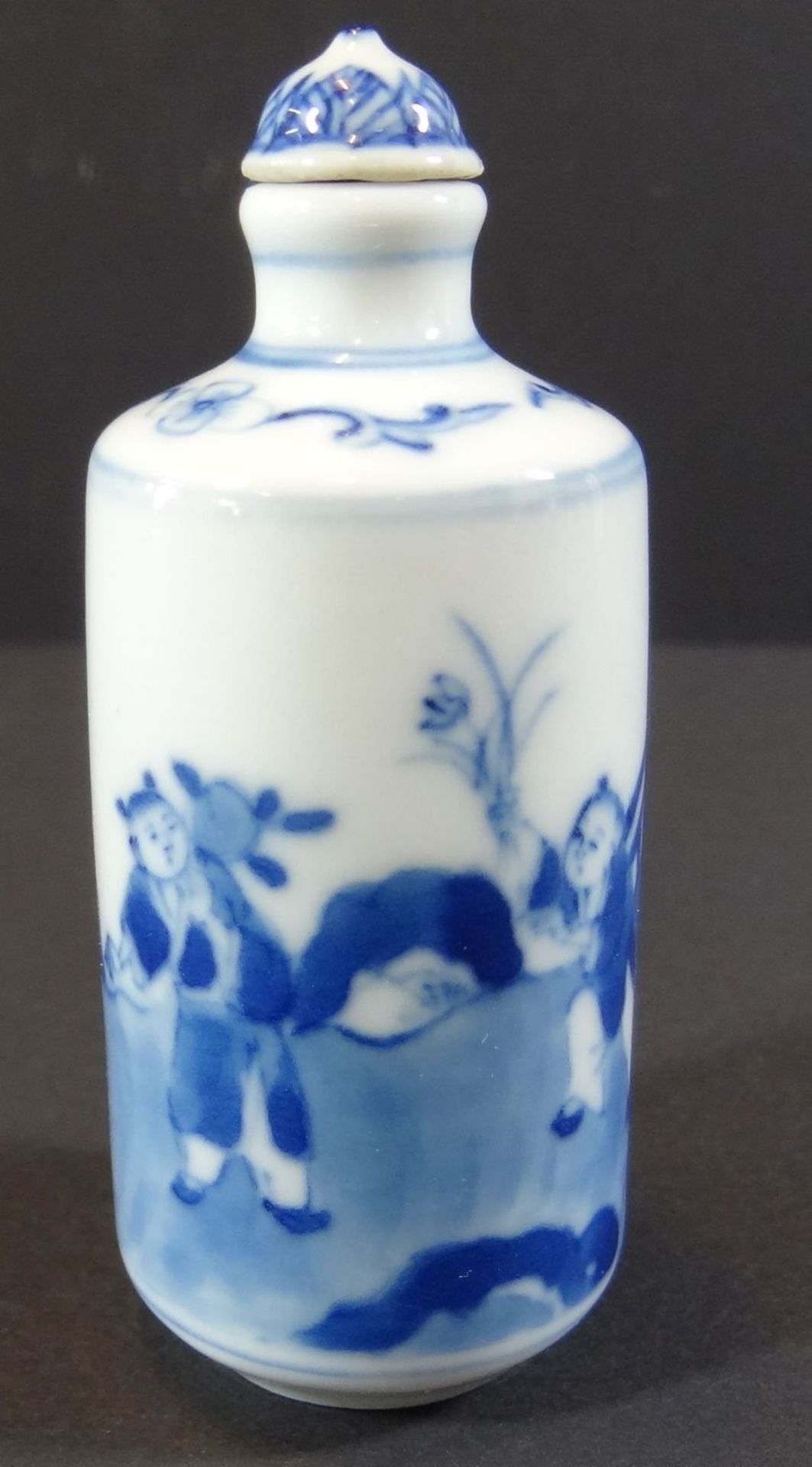 kl. Snuff-Bottle, China, mit Blaumalerei, H-8 cm