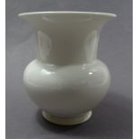 Vase, KPM, H. 9,3 cm, Ø 8,5 cm