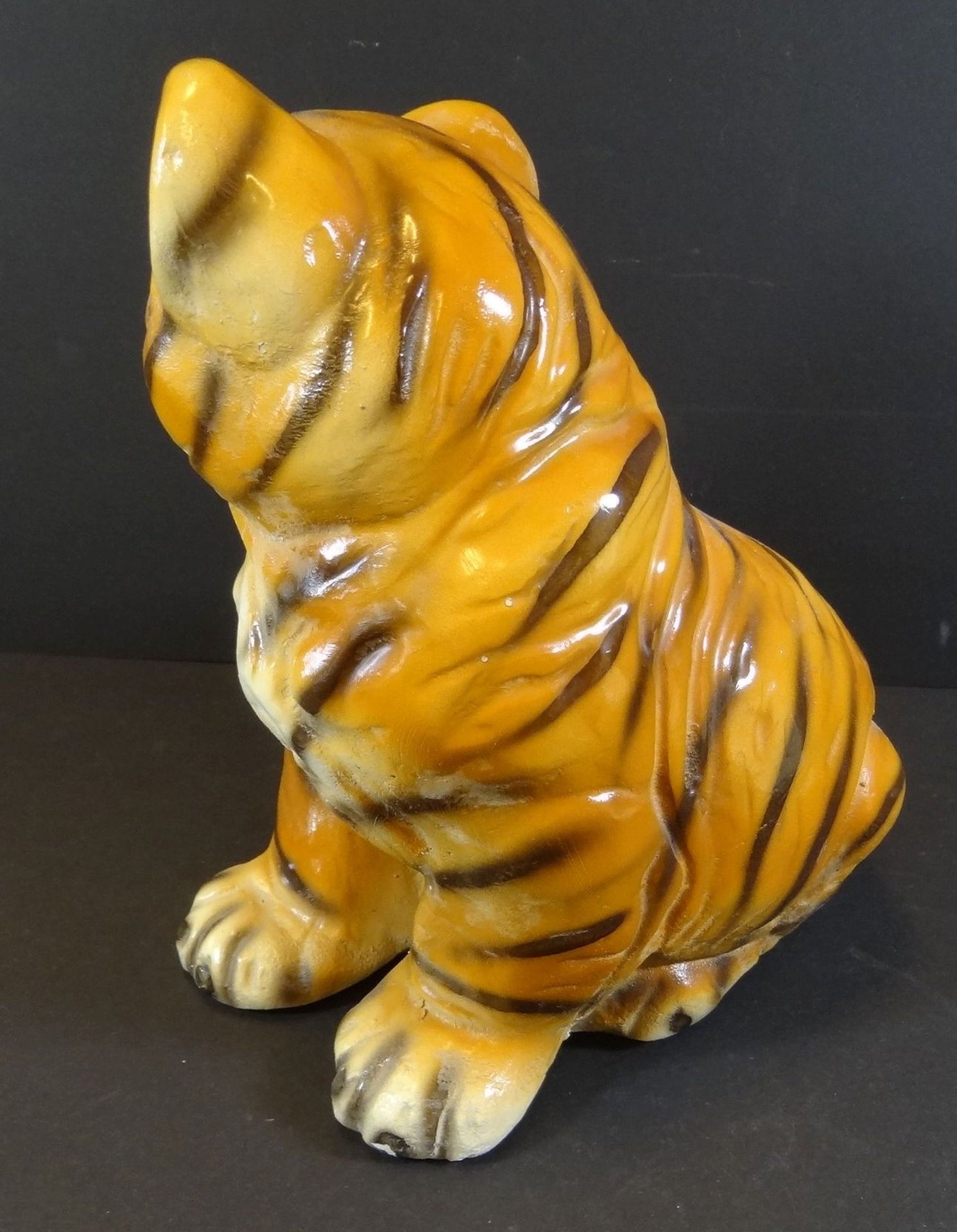 2x Tiger-Junge, bemalt, wohl Gips, 1x mehrfach beschädigt, H-23 cm - Bild 3 aus 8