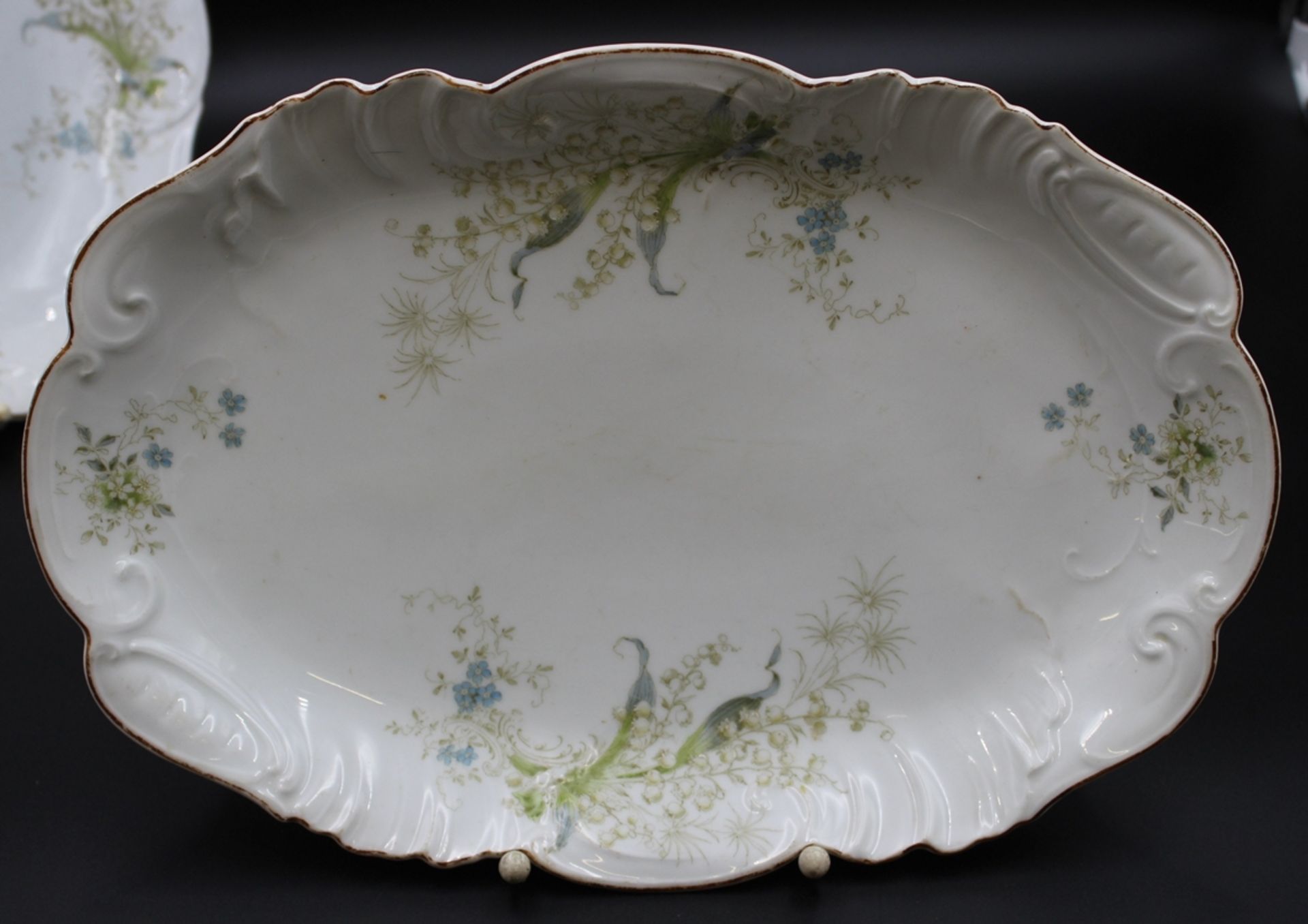 gr. Terrine, ovale Platte und runde Platte, um 1900, florale Bemalung,  1x Platte gemarkt Otto Schm - Bild 2 aus 4