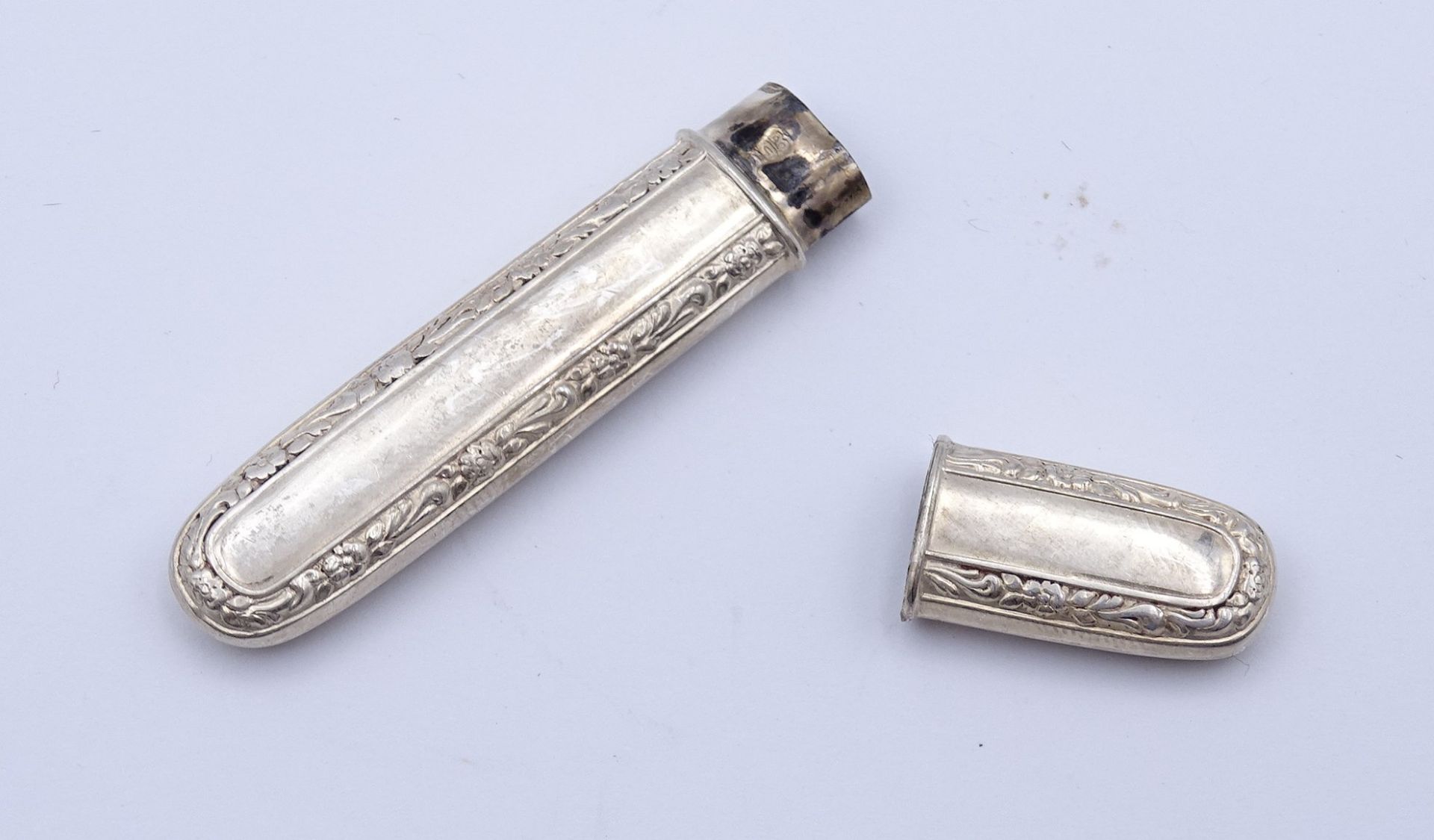 kl. Behälter Silber 0.800, L. 6,0cm, 3,0g. - Bild 3 aus 3