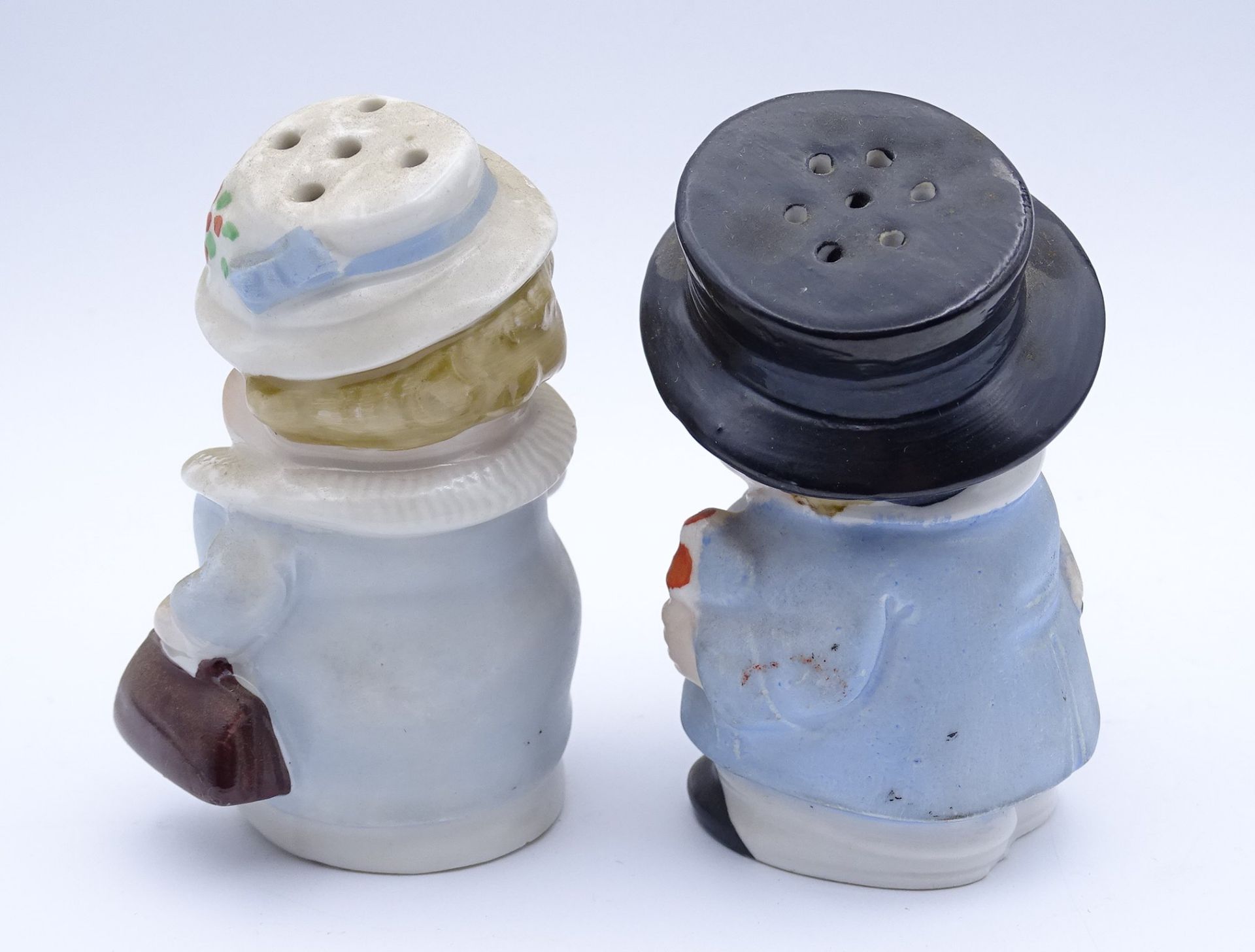 Figürlicher Salz und Pfefferstreuer, gemarkt, H. 9,0cm, Alters- und Gebrauchsspuren - Bild 3 aus 4