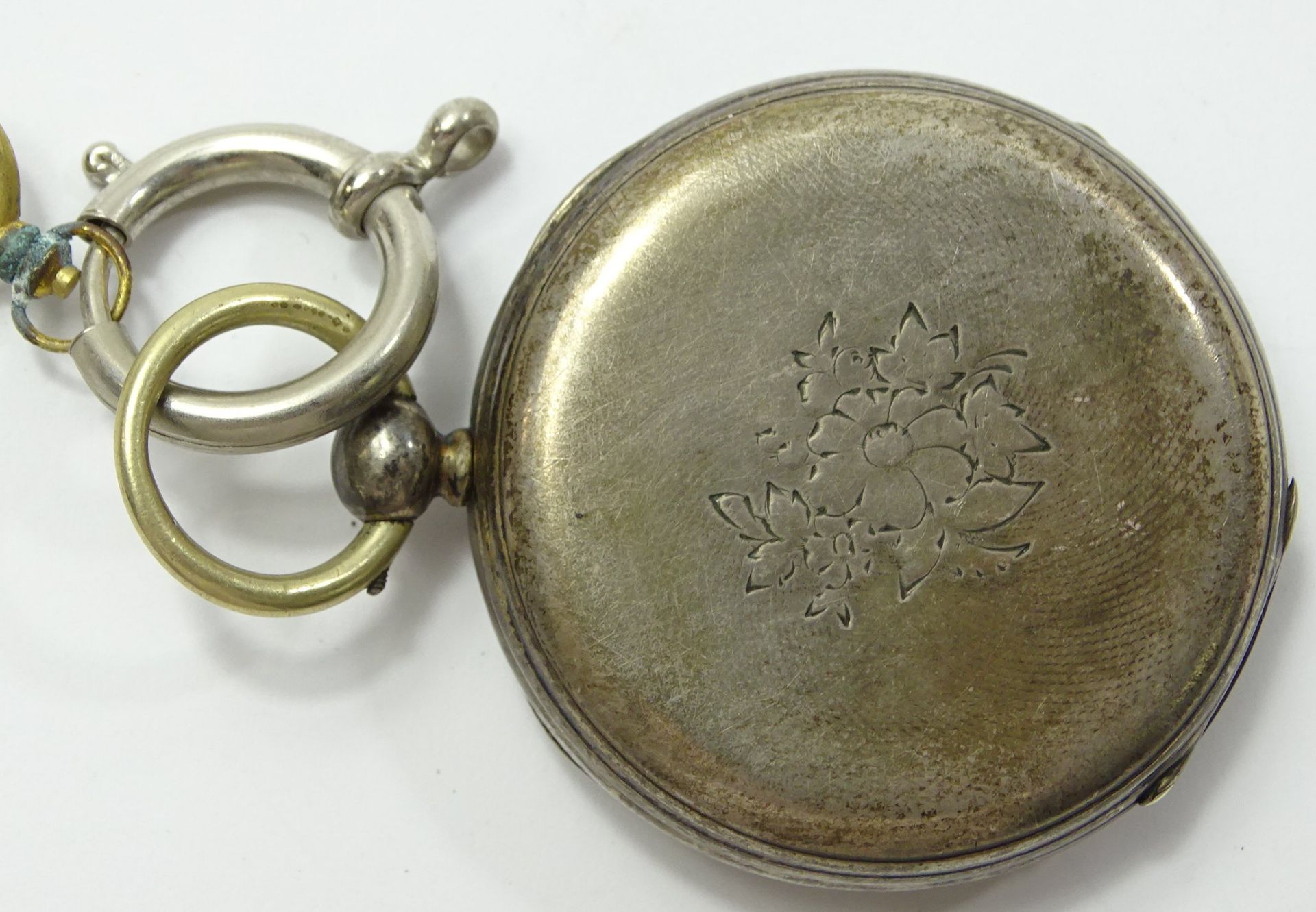 Alte Taschenuhr mit 800er-Silbergehäuse, Ø 4,5 cm, Schlüsselaufzug, Schlüssel anbei, Werk steht, Se - Bild 2 aus 5