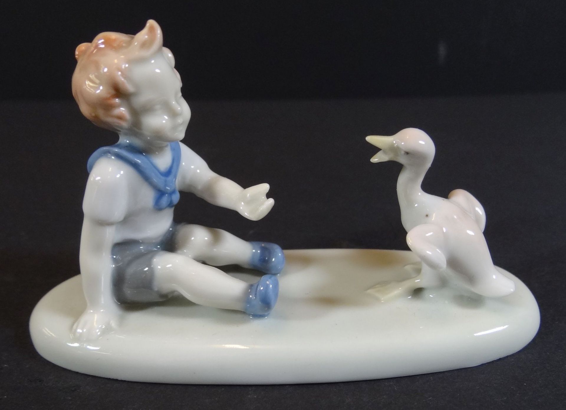 2x "Metzler&Orloff" Kinderfiguren, Mädchen mit Küken (1x fehlt Schnabel) und Junge mit Ente, H-8 cm - Bild 5 aus 8