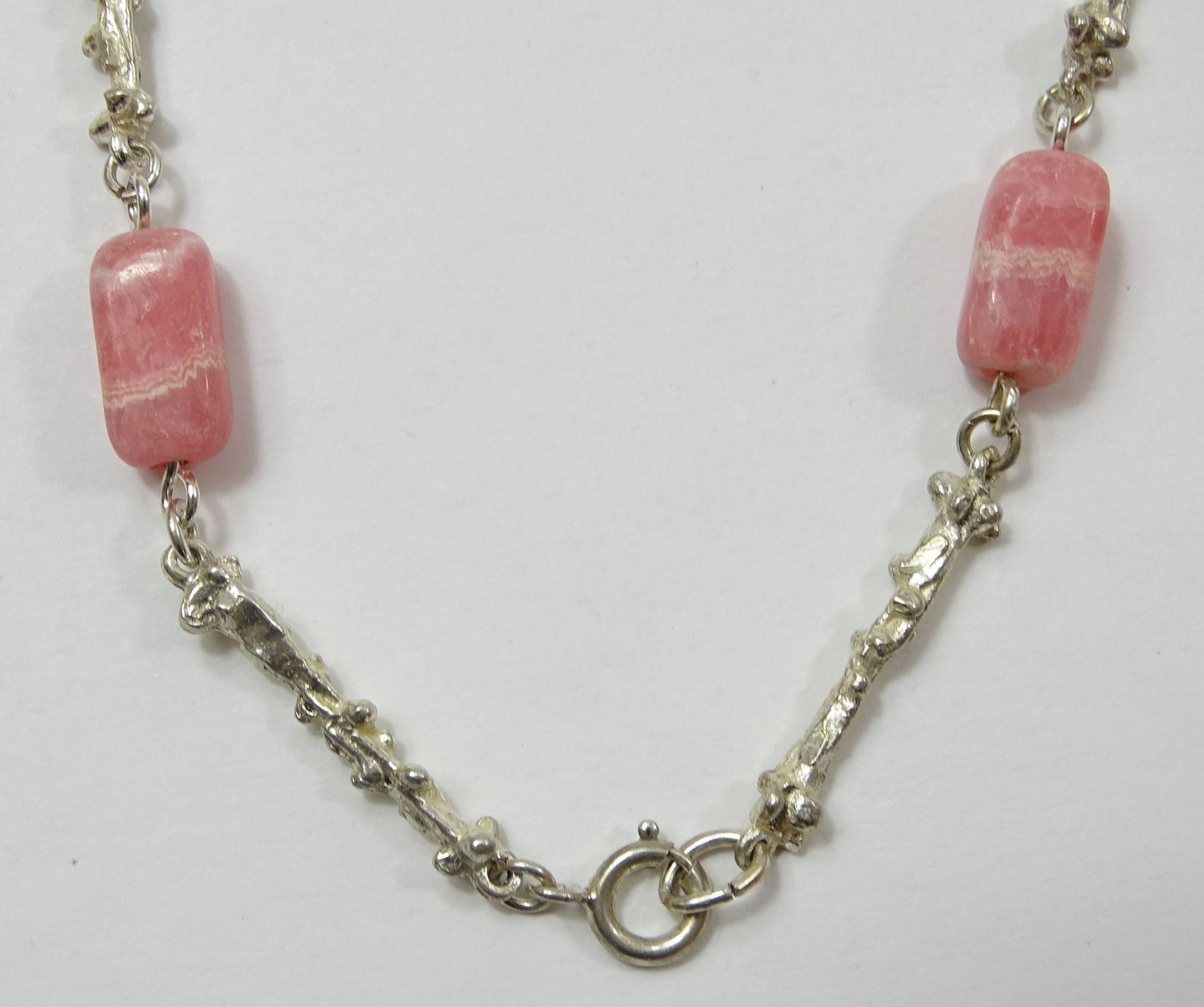 Kette und Armband, 835/000, Zwischenelemente aus Rhodochrosit, L. 72 und 21 cm, zus. 56 gr. - Bild 3 aus 7