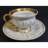 Meissen Prunktasse, Knaufschwerter um 1860, 1.Wahl, Golddekor etwas berieben, U.T. minimaler Chip