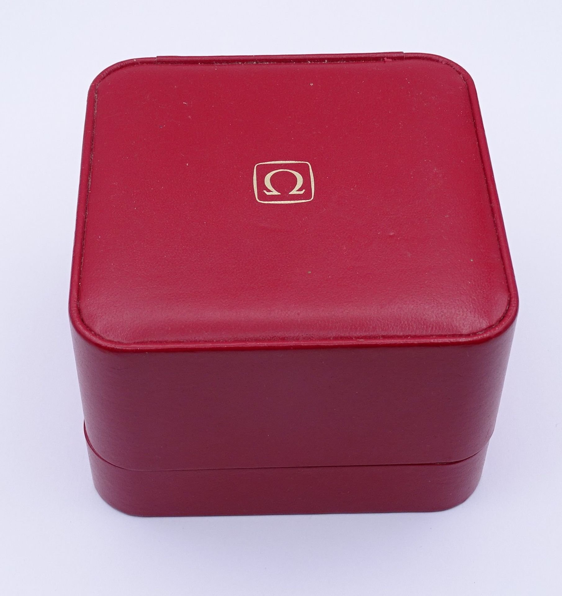 rote OMEGA Uhrenbox, 7 x 10,5 x 10,5cm, tw. Gebrauchsspuren