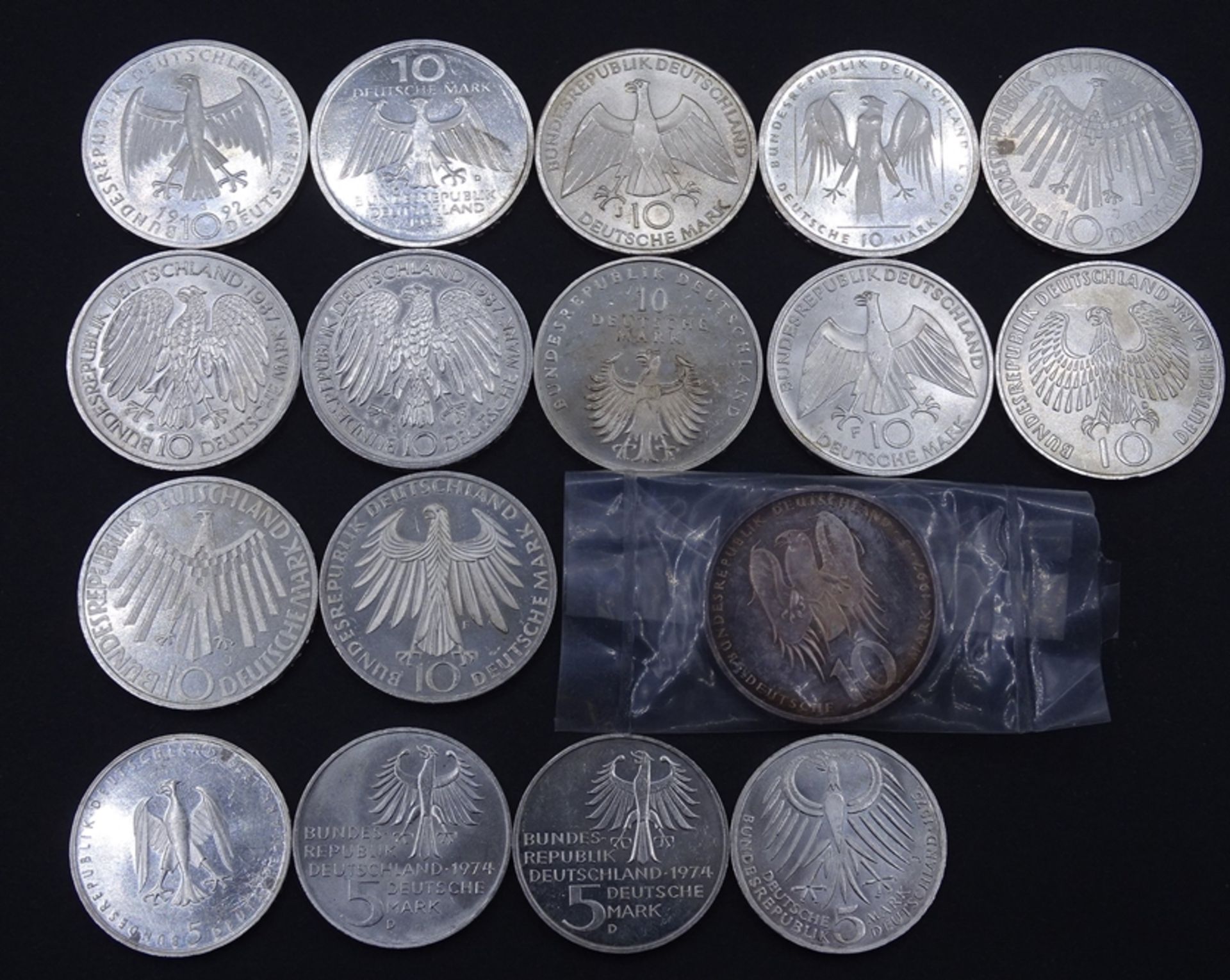 Konvolut Deutsche Mark Münzen, 13x 10 DM und 4x 5 DM = 150 Deutsche Mark, zus. 240g.