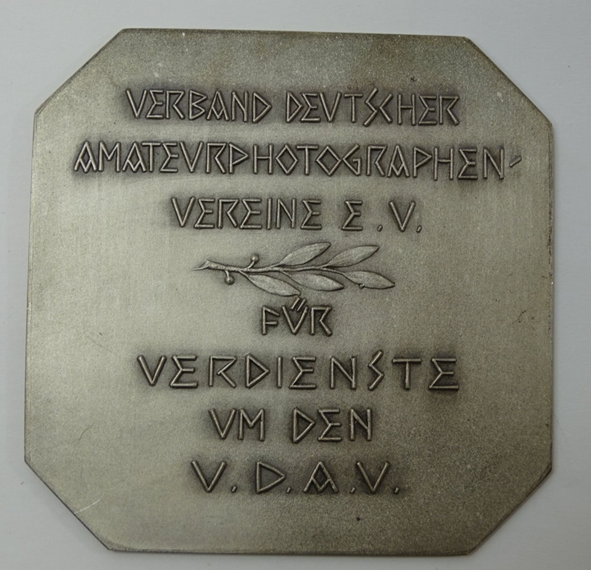 Plakette "Für den Verdienst um den V.D.A.V. in Etui, 8,2 x 8,2 cm - Bild 4 aus 5