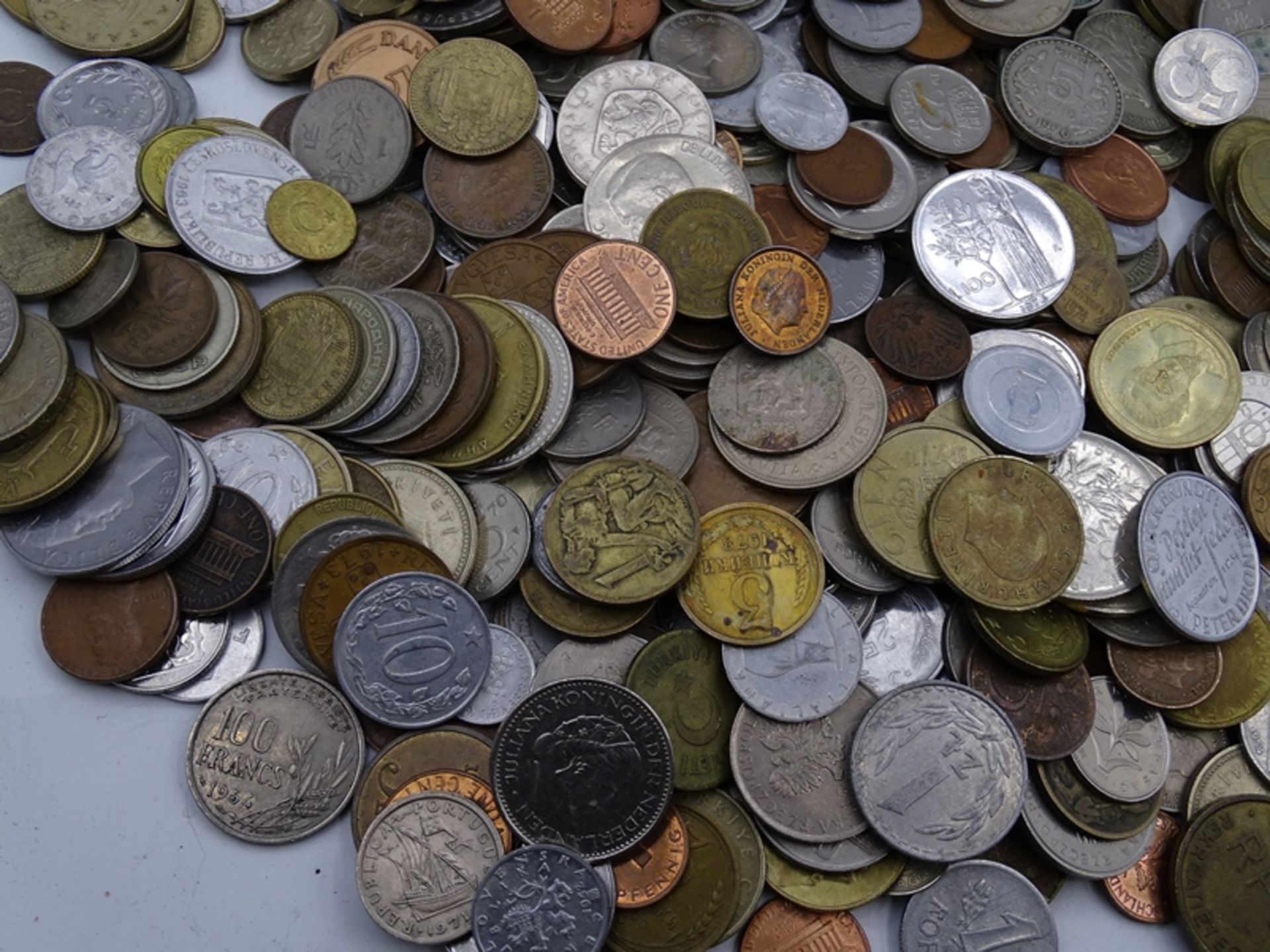 Konvolut Kleinmünzen aus aller Welt, 3KG - Bild 7 aus 7