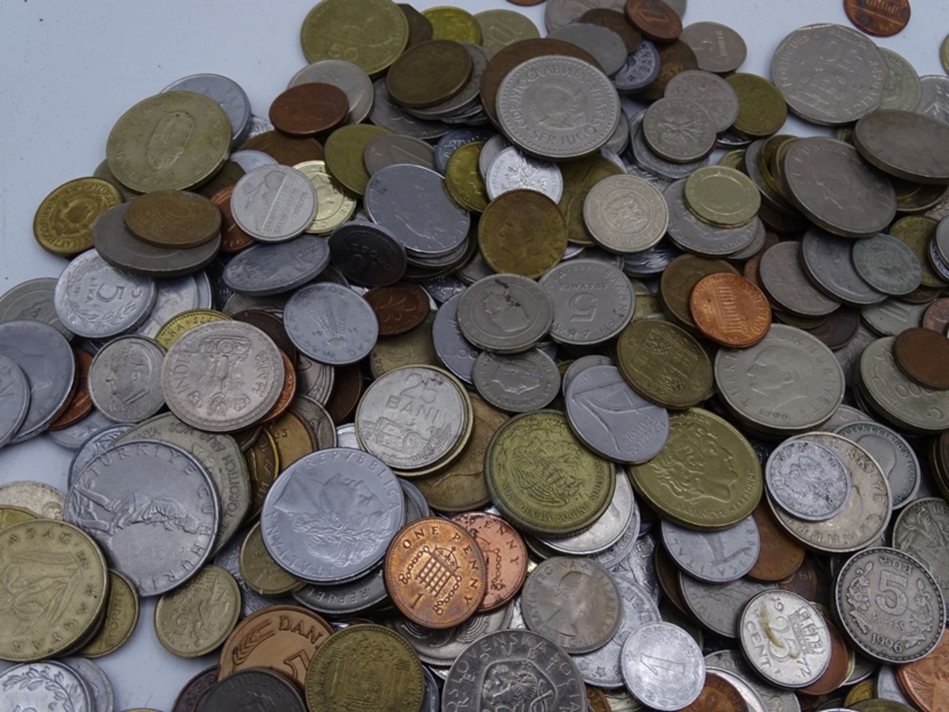 Konvolut Kleinmünzen aus aller Welt, 3KG - Bild 5 aus 7