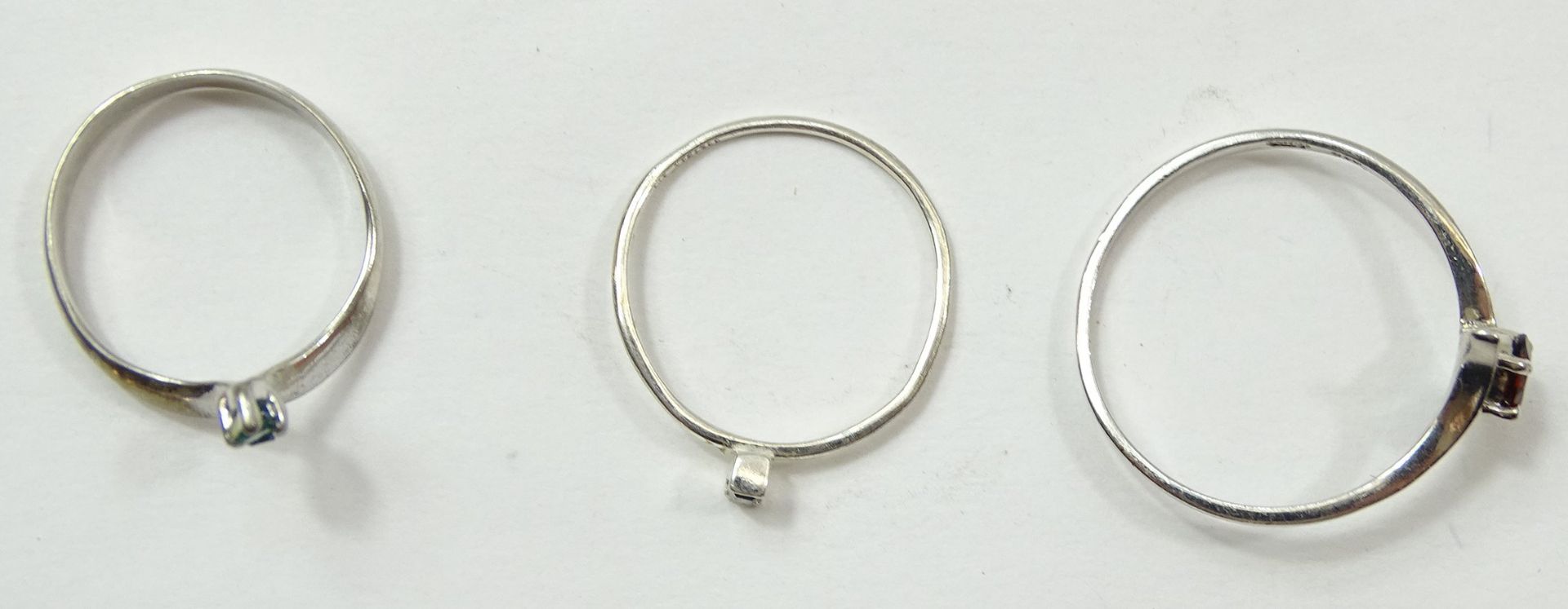 3 zierliche Silberringe, 2 x 925/000, 1 x geprüft, mit Farbsteinbesatz, RG 63, 54, 52, 3 gr., leich - Bild 6 aus 6