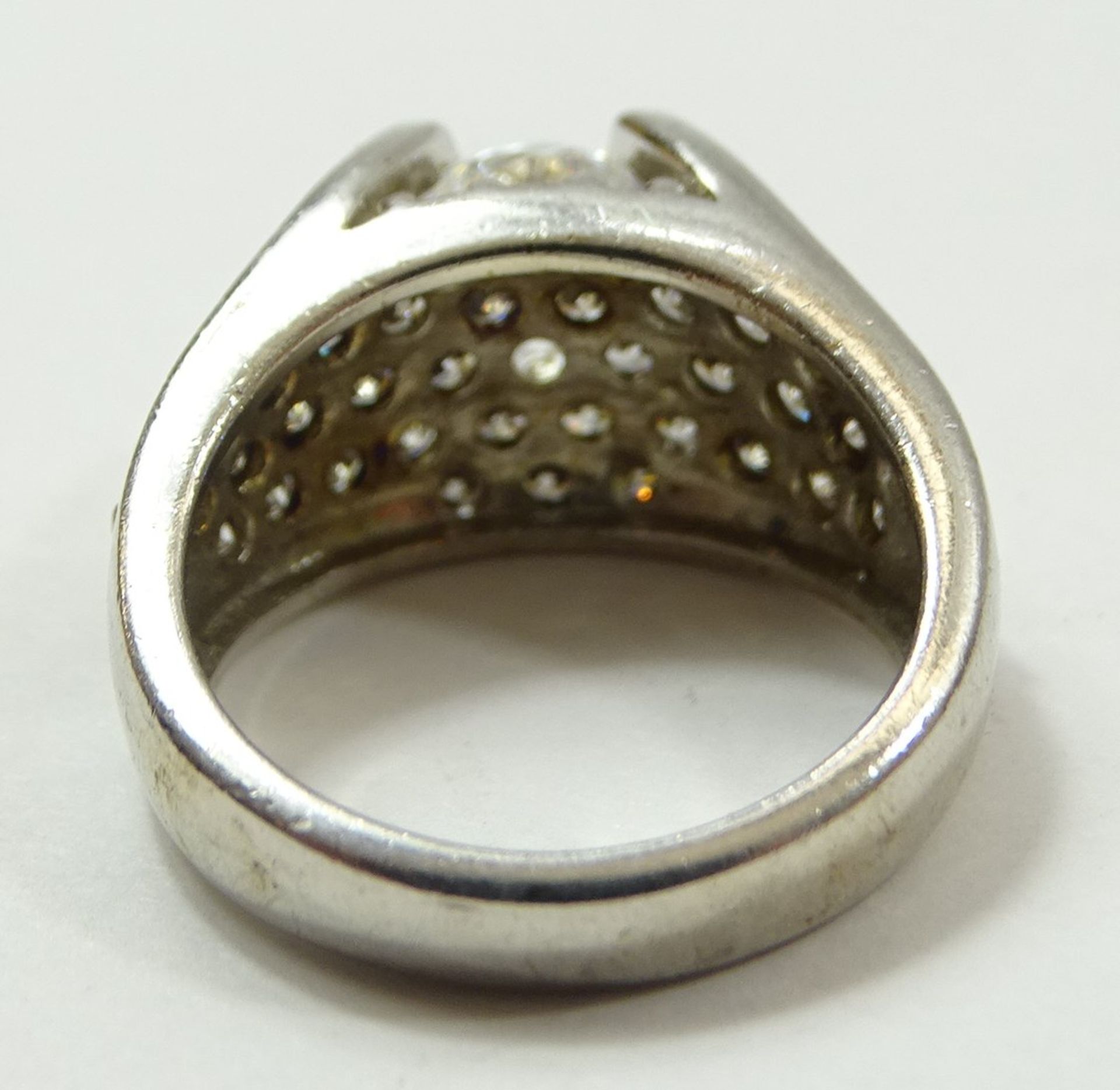 Silberring, 925/000, gr. und kleine fac. klare Steine, RG 53, 7 gr., mit Tragespuren, leicht reinig - Bild 4 aus 5