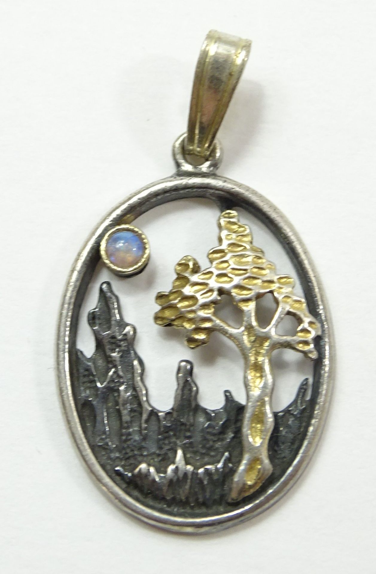 Silberanhänger "Baum", 925/000, mit kleinem Opalcabochon, L. 3,2 cm, 2 gr., leichte Altersspuren