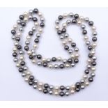 Lange mehrfarbige Perlen Halskette, L. 124cm