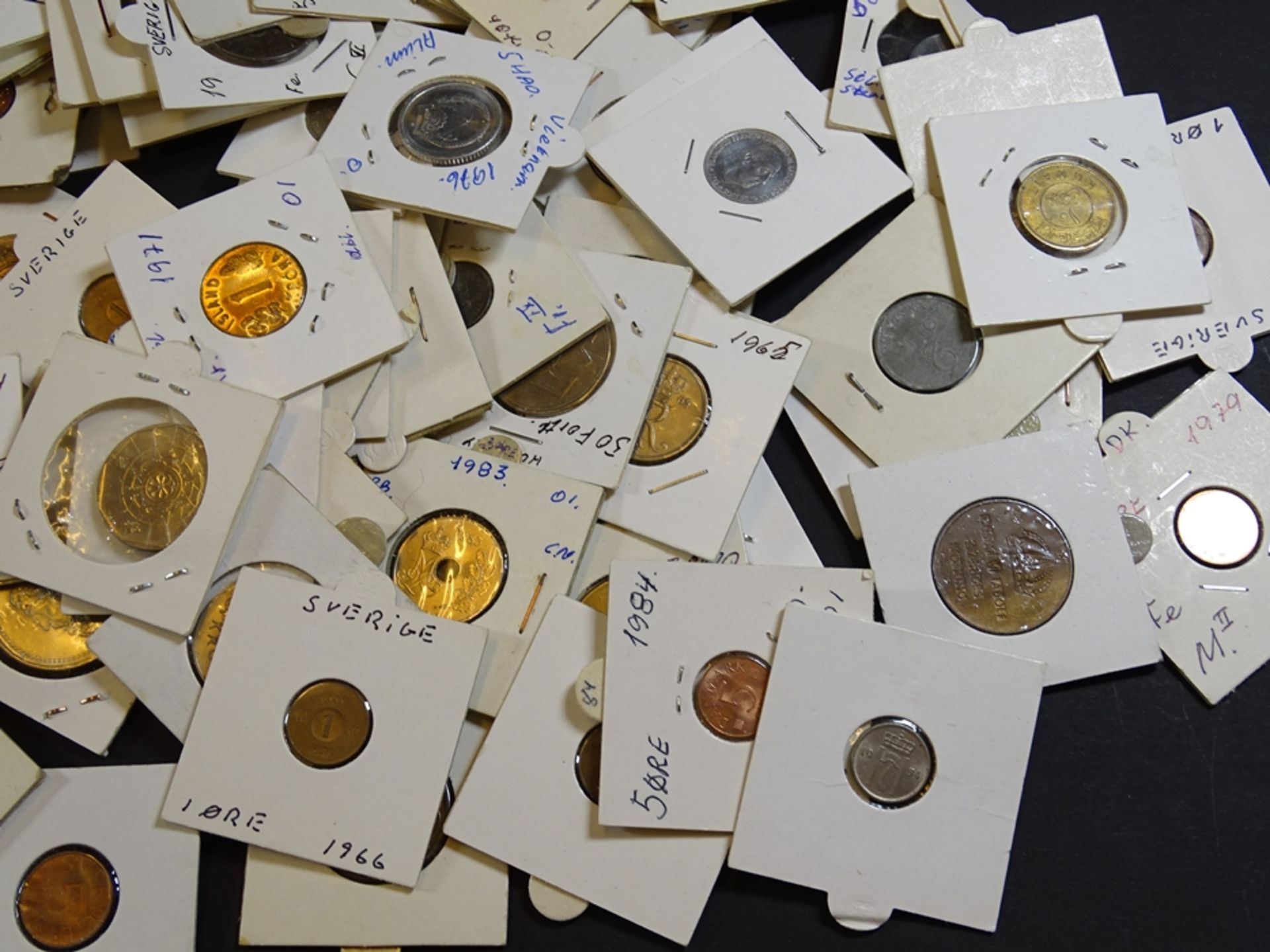 Sehr großes Konvolut eingeschweißter Kleinmünzen aus aller Welt, insg. 518 Stück - Bild 9 aus 15