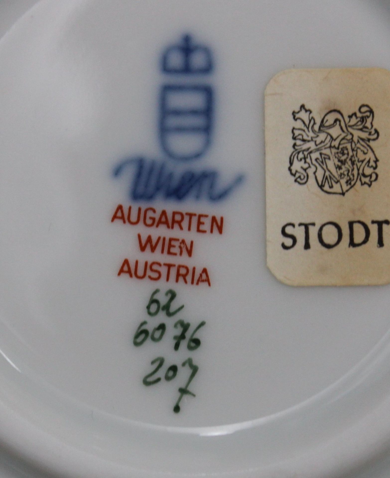 10tlg. Jagd-Service, Wien Augarten, Deckelterrine, ovale Platte, Schale, Sauciere, 6x flache Teller - Bild 2 aus 3