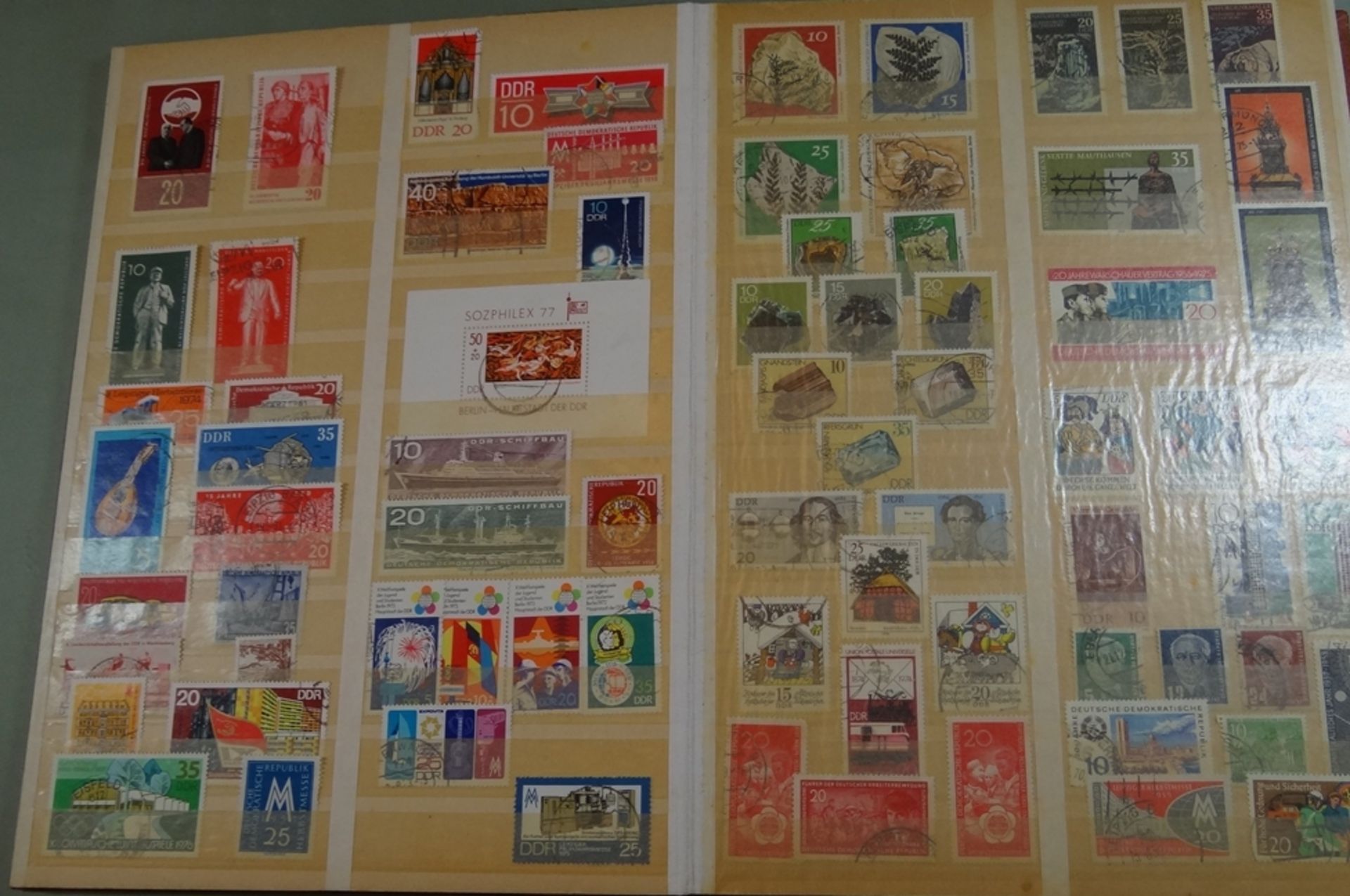 4xBriefmarkenalben, "Alle Welt" tw. gut gefüllt, anbei 3 Tüten Doubletten etc. - Bild 8 aus 20