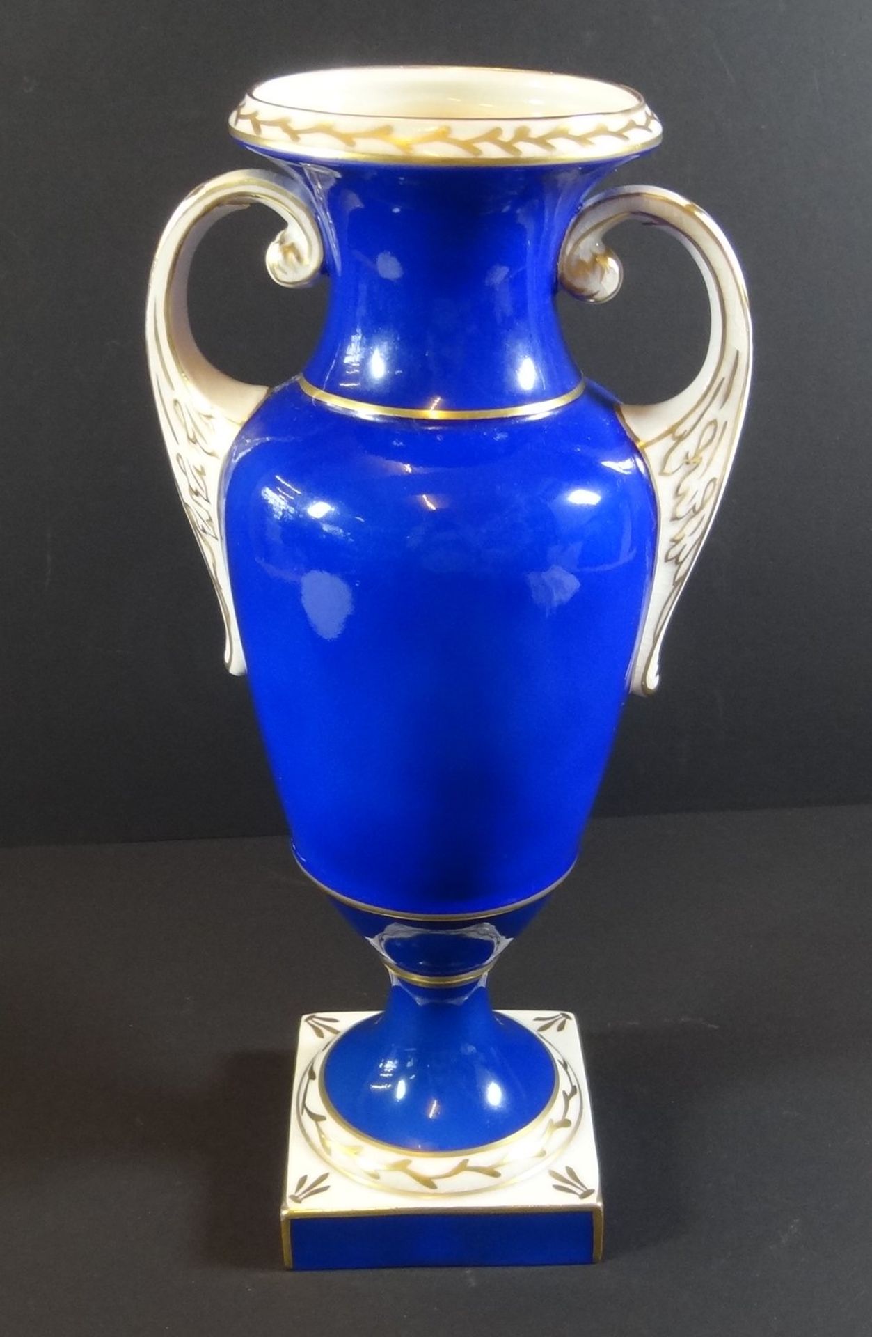 hohe Vase mit galanter Szene, H-32 cm - Bild 4 aus 6