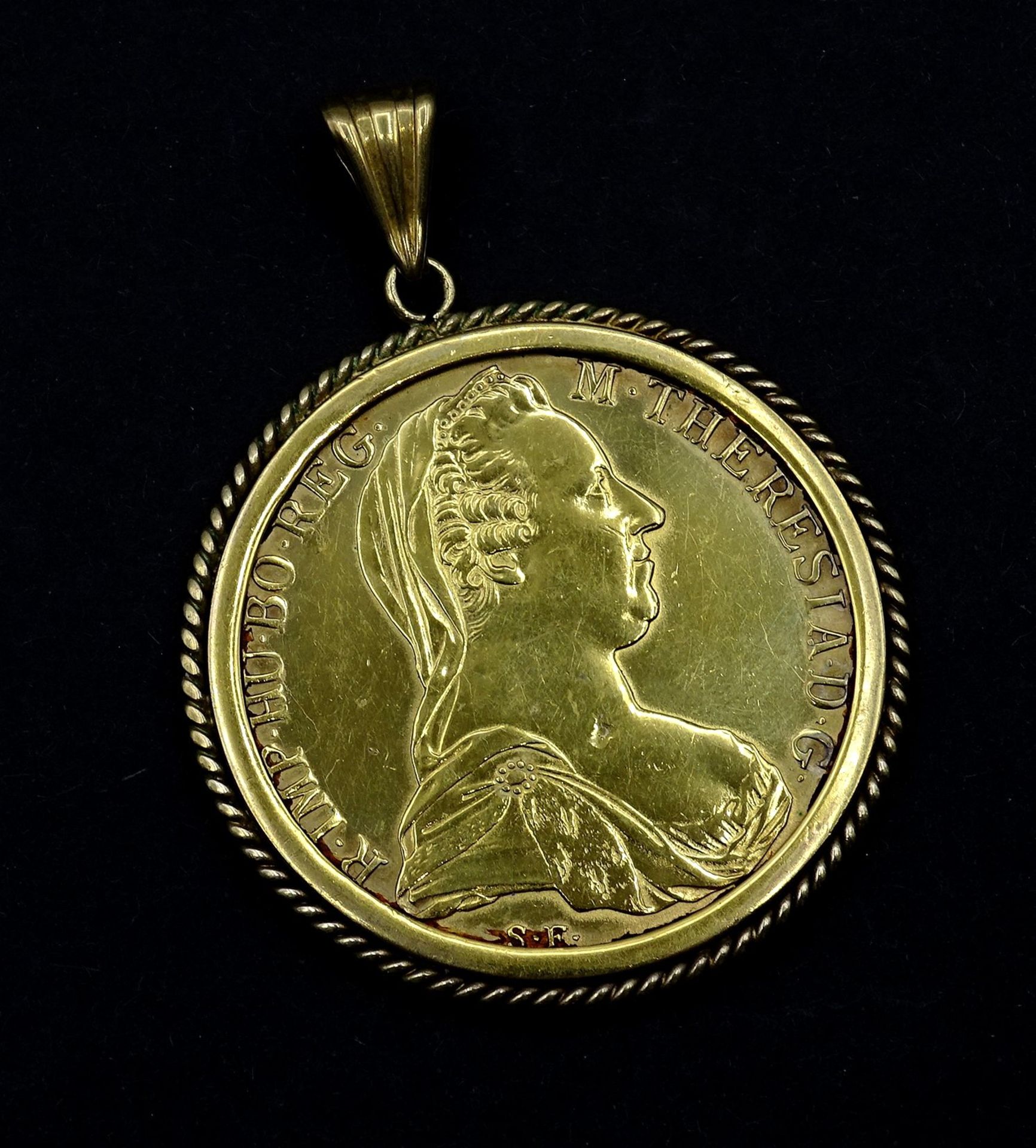Maria Theresien Taler, gefasst, Silber - vergoldet, L. 6,0cm, 32,8g.Nachprägung