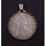 Maria Theresien Taler, gefasst, Silber , L. 6,0cm, 33,98g, Nachprägung.
