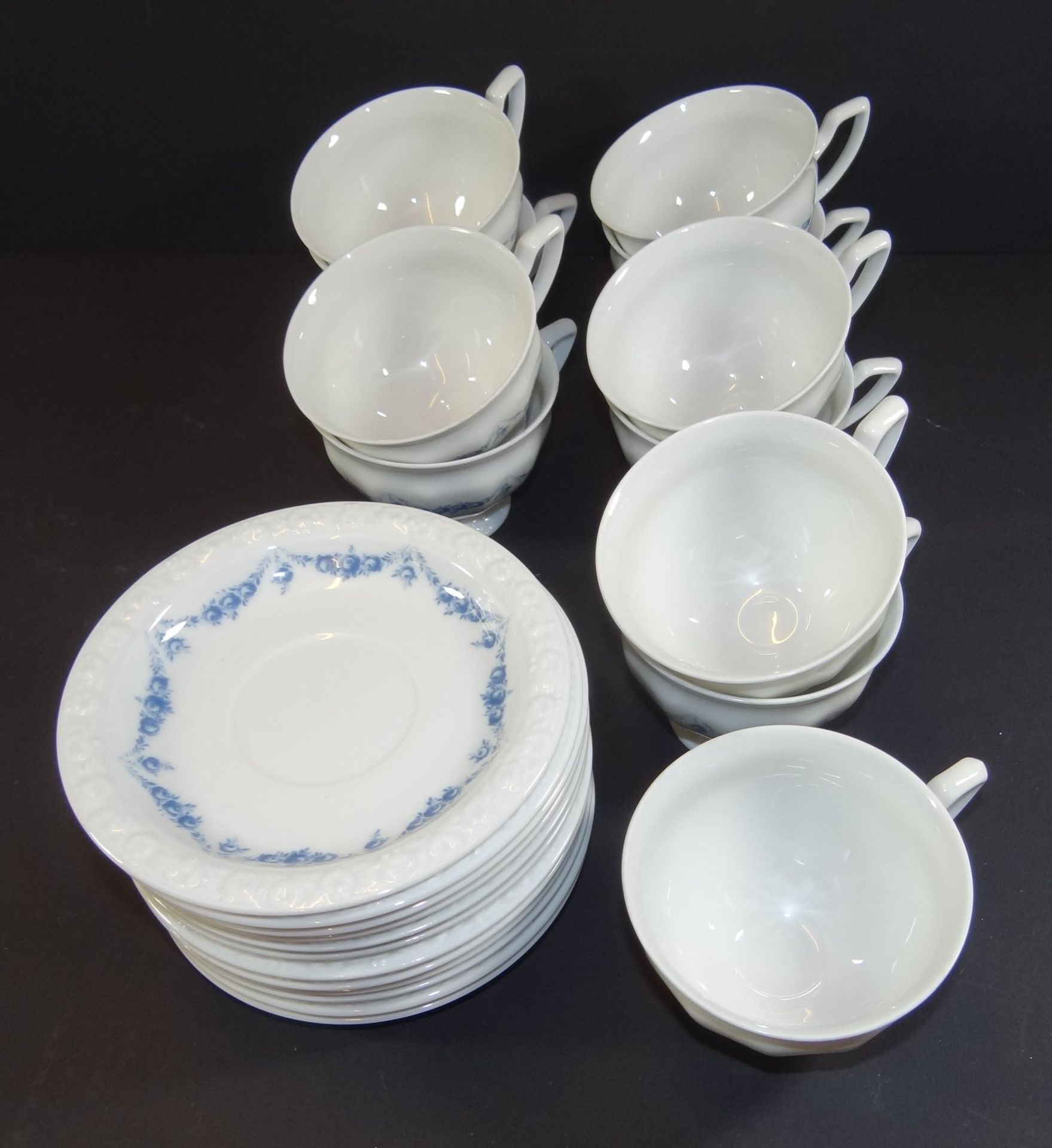 Teeservice Teile "Rosenthal" Maria Weiss mit blauer Blumengirlande, 11 Tassen-12 U,T, 10 Kuchentell - Bild 12 aus 15