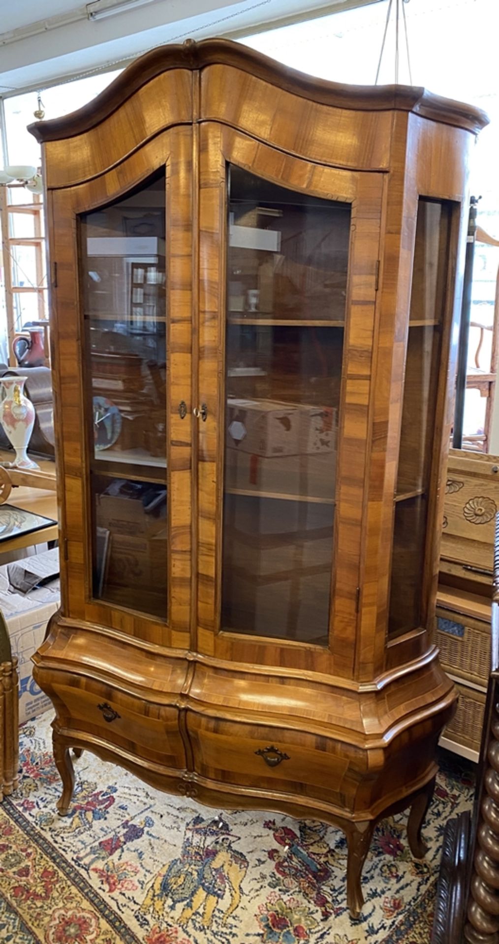 kl. Barock-Vitrine, Edelfurniere intarsiert, wohl Anfang 20.Jhd., gut erhalten, H-188 cm, B-110 cm,