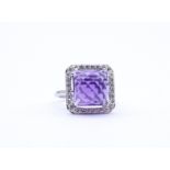 Weissgoldring mit 28 Brillanten zus. 0,55ct.und einen natürlichen facc. Amethysten, WG 0.585 (14K),