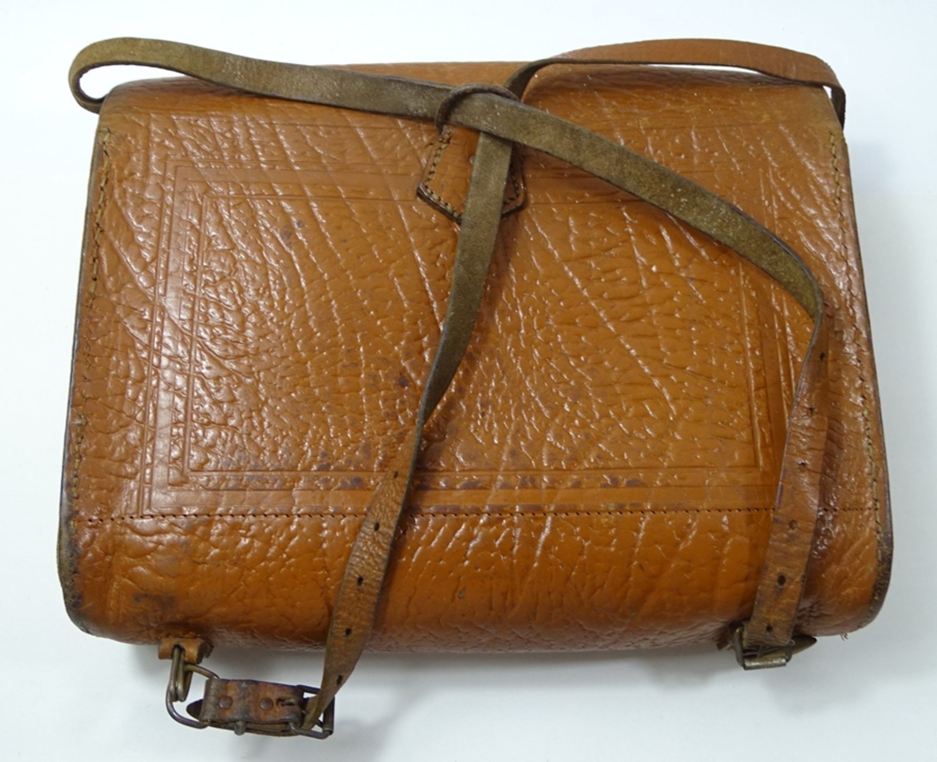 Alte Schultasche, Leder, 23 x 33 x 9 cm, Alters- und Gebrauchsspuren vorhanden, Innenseite beschrie - Bild 2 aus 5