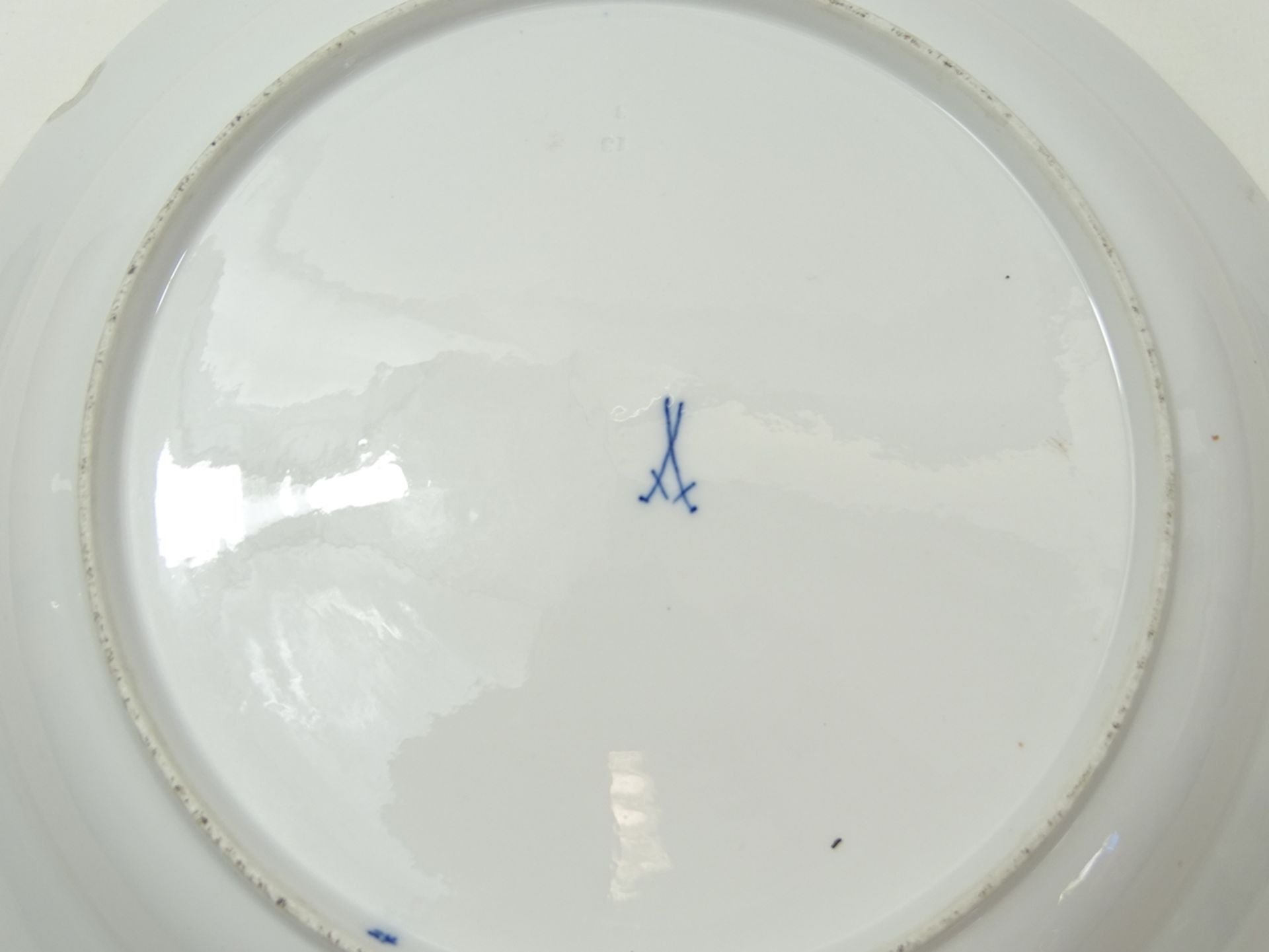 Große Schale, Meissen, Zwiebelmuster, Ø 35 cm, H. 5,5 cm, Unterseite mit Abplatzer - Bild 4 aus 5