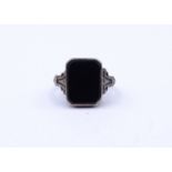 Alter Herren Ring mit Onyx, Silber 0.835, 5,9g., RG 60