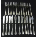Fischbesteck für 11 Personen, 800er-Silber, L. 18,5 und 22 cm, zus. 1020 gr., mit Alters- und Gebra