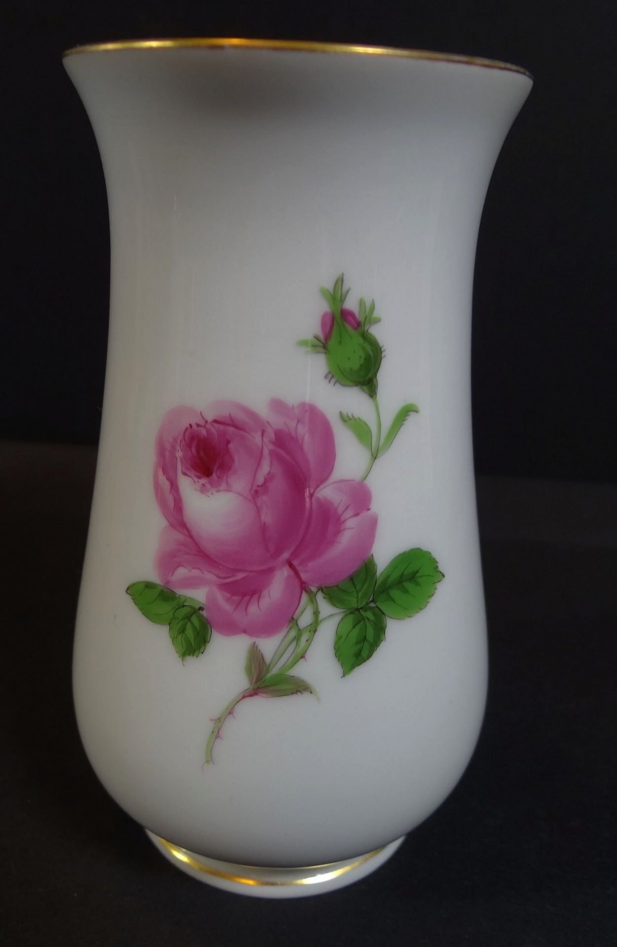 kl. Vase "Meissen", rote Rose, 2.Wahl, H-10,5 cm