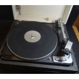 Koffergerät, Plattenspieler 1010 von Dual aus den Jahren 1964 - 1966. Das mit grauen Lederimitat b