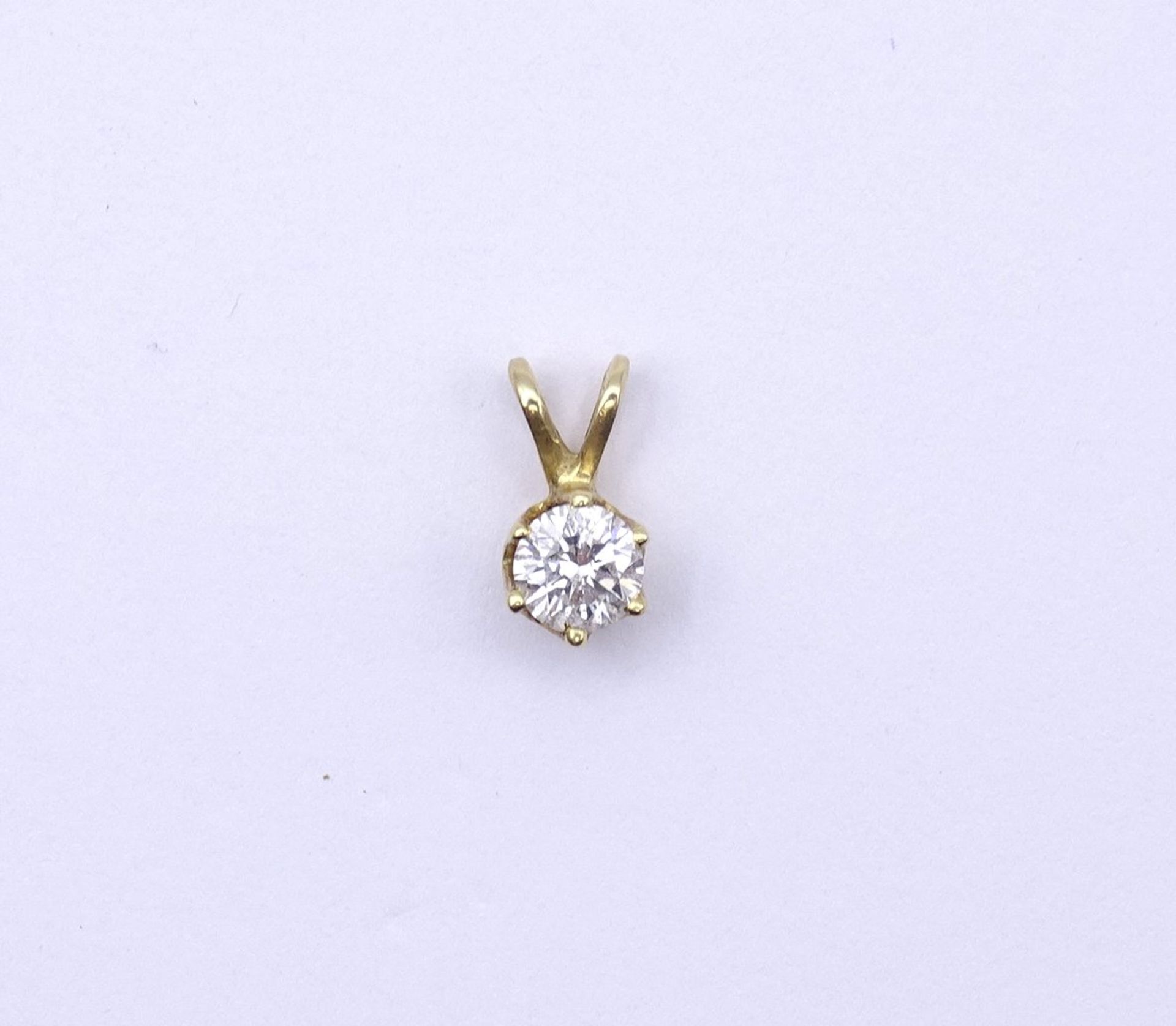 GG Anhänger 0.585 mit Brillant 0,34ct., L. 10mm, 0,60g.