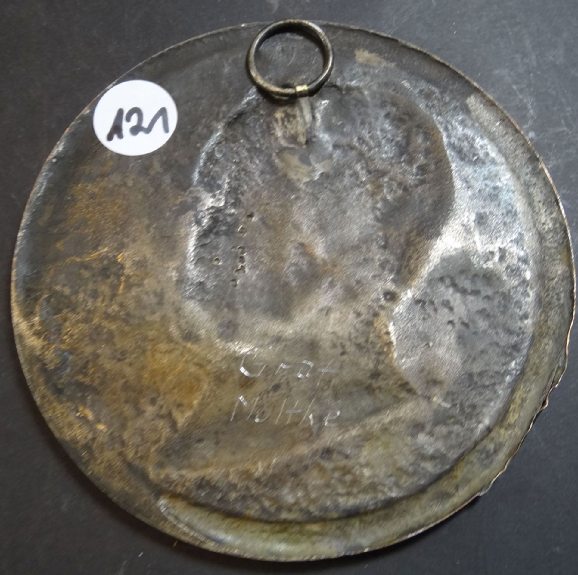 runde Plakette "Graf Moltke", Kupfer, ehem. versilbert, berieben, D-16 cm - Bild 3 aus 3