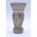 Filigran gearbeitete Silber Vase, H. 10,0cm, ungestempelt, Silber geprüft, 64,80g.