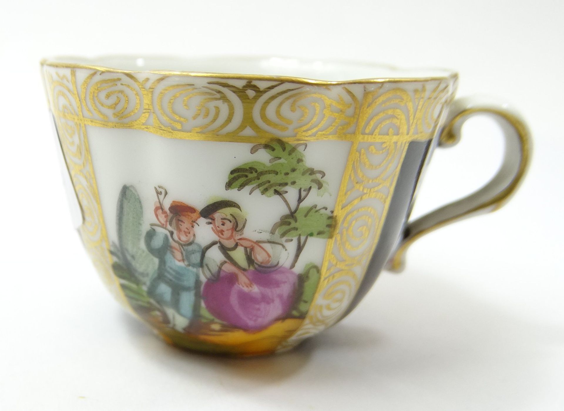 Kleine Tasse mit Watteau- und Blumenmalerei, Augustus Rex-Marke, H. Tasse: 3 cm, Ø Teller: 7,8 mit - Image 2 of 6