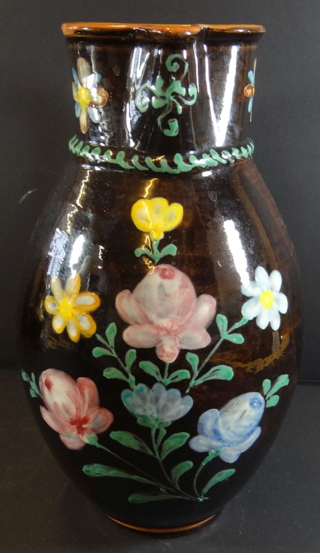 gr. Fayence-Weinkrug, floral bemalt, H-31 cm, Unterseite kl. Abplatzer - Bild 2 aus 5